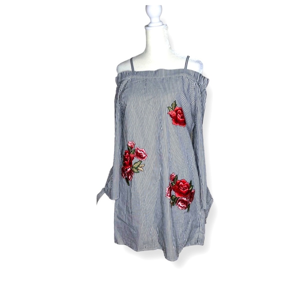 Romeo & Juliet Couture Off The Shoulder & Tie Sleeves